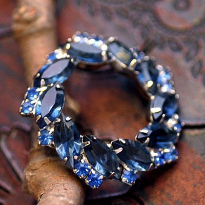 サファイヤリース・ブローチ – アンティーク・ブローチ通販〜向日葵