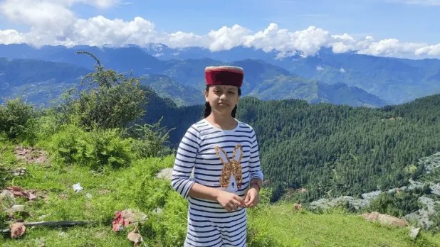 कनाग माता मंदिर से दिखती हिमालयी चोटियाँ