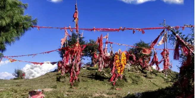 हिमाचल की ऊँचाइयों पर बसा कनाग माता मंदिर – आस्था और श्रद्धा का प्रतीक।
