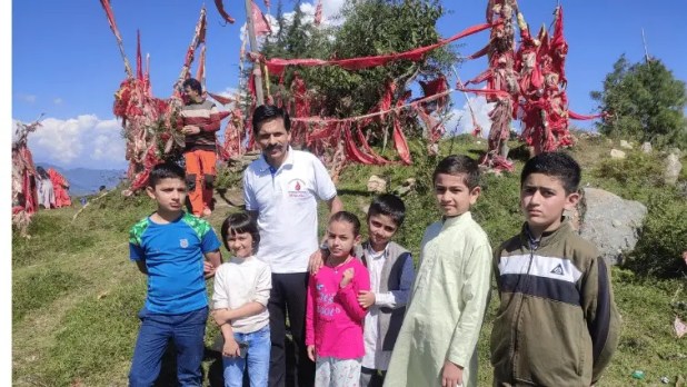 ठियोग हिमाचल में स्थित कनाग माता मंदिर का वाइड व्यू
