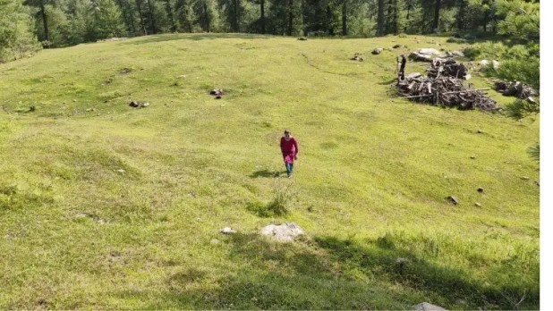 कनाग माता मंदिर तक जाने वाला ट्रेक मार्ग