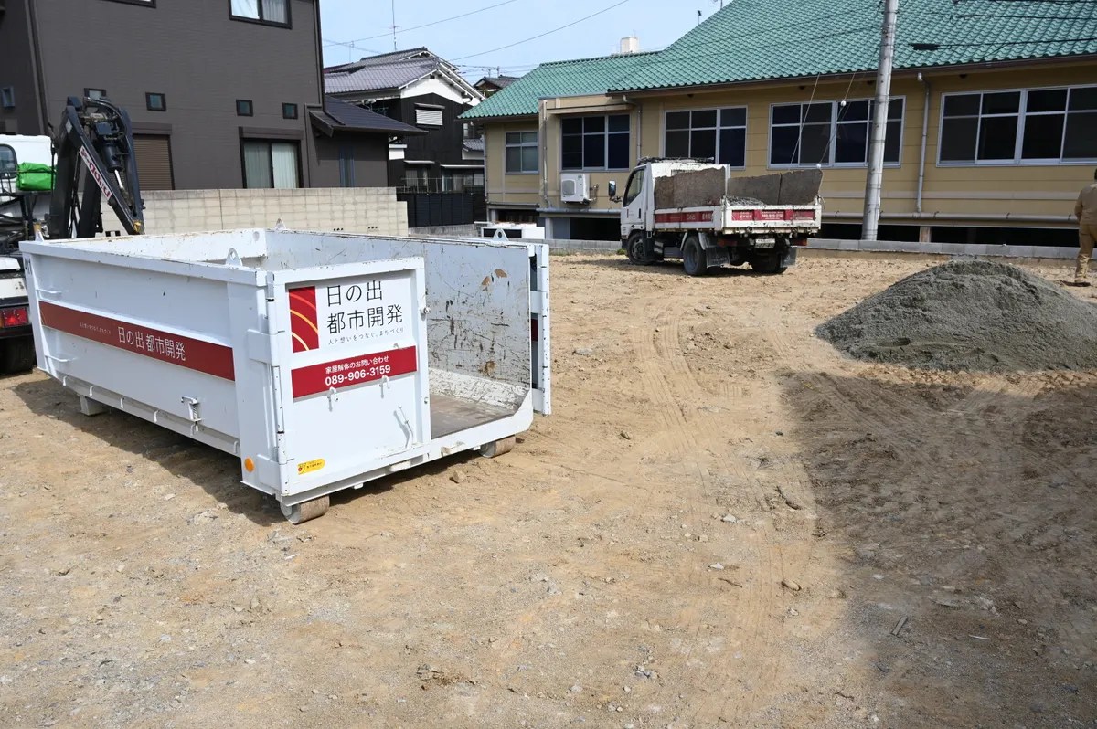 自社コンテナによる廃材の搬出