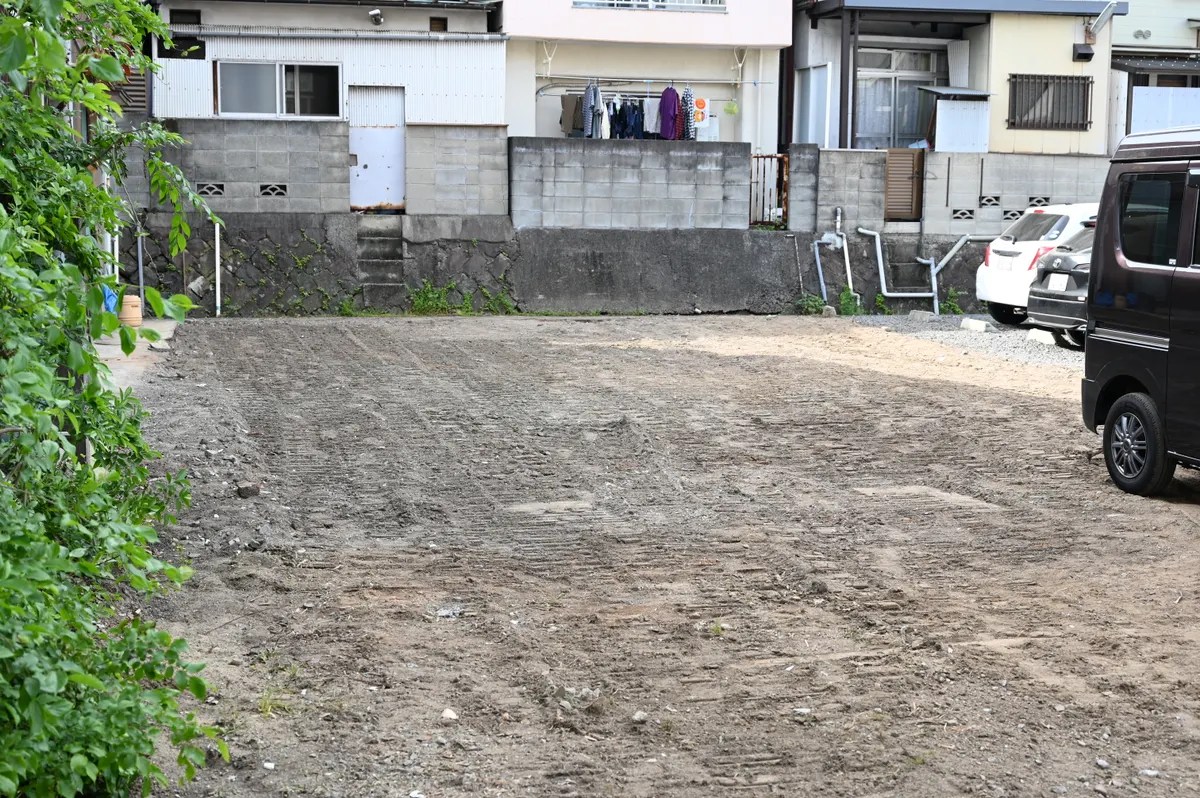 解体後にきれいに整地された更地