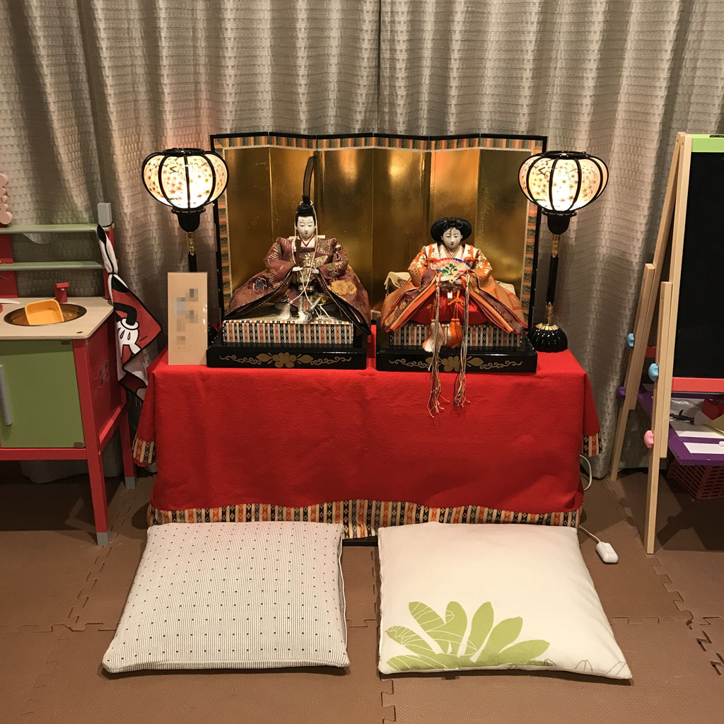 意外と使える！？雛飾りに三段ラック - 平屋の暮らし