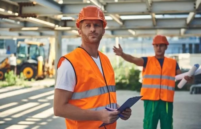 Trucking companies that hire felons in 2024 [updated]