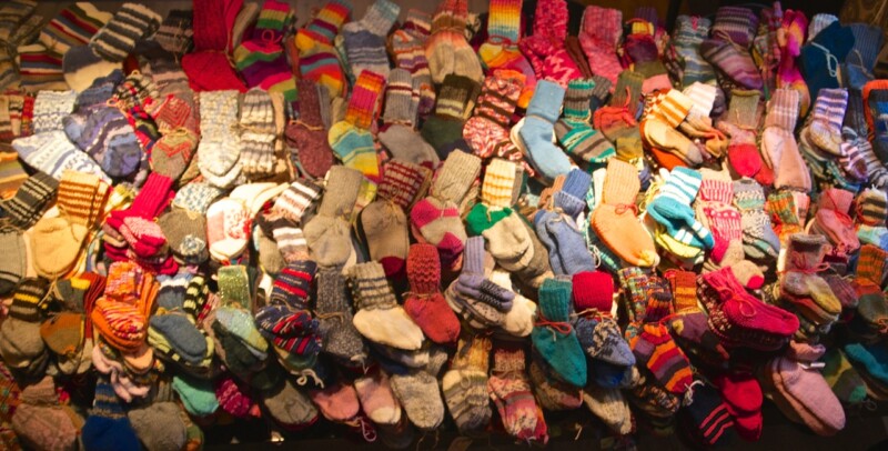 1000 sockar värmer 100 familjer i Makedonien