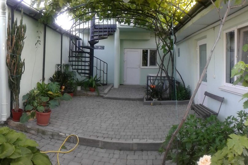 Участок под задний двор прямоугольный, с правой и левой стороны соседские. Gostevoj Dom Na Baranova 7a Feodosiya Ulica Baranova 7 Ceny I Otzyvy Na Oficialnom Sajte Tvil Ru Bronirovanie Otelya 745697