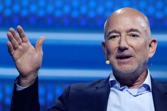 Jeff Bezos otkrio svoju viziju budućnosti: SAD moraju pobijediti Kinu u povratku na Mjesec – Hrvatski Medijski Servis