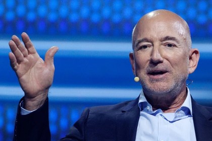 Jeff Bezos otkrio svoju viziju budućnosti: SAD moraju pobijediti Kinu u povratku na Mjesec – Hrvatski Medijski Servis