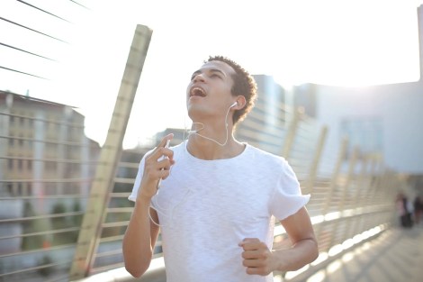 man in white crew neck t shirt running