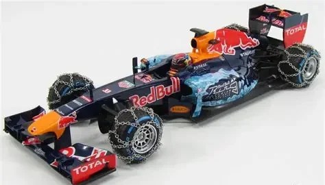 Minichamps 1/18 Red Bull RB7 Max Verstappen Snow Demonstration Run Kitzbühel 2016