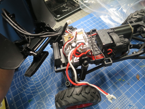 国内正規品 プラッツ／FMS 1/24 RC完成モデル マッド・レーサー 4×4