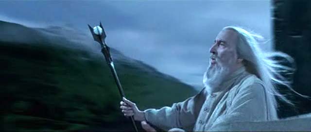 Saruman Vs. Santa: the ultimate battle!