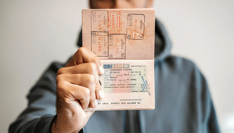 إسبانيا تعفي دولة عربية من التأشيرة لفئات معينة من المواطنين