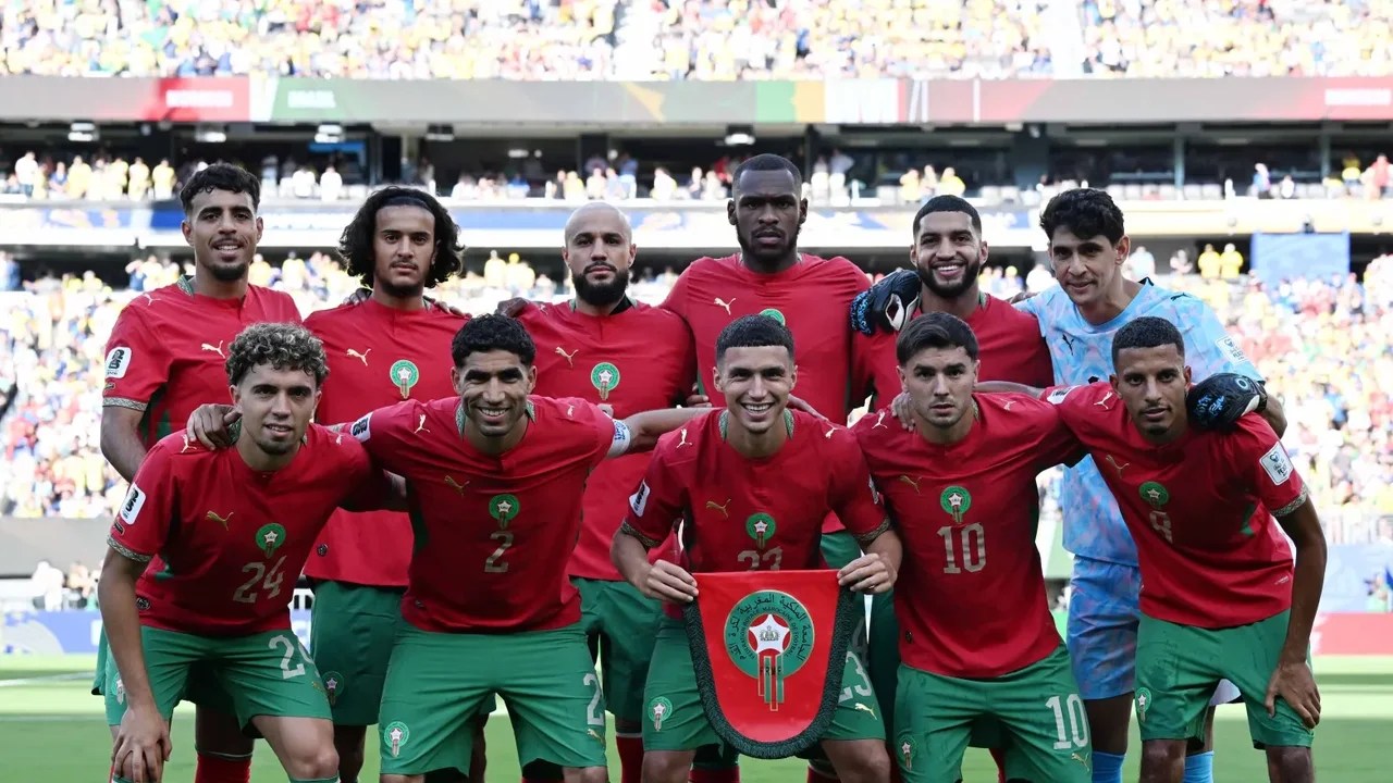 التشكيلة الرسمية للمنتخب المغربي في مواجهة هولندا الحاسمة