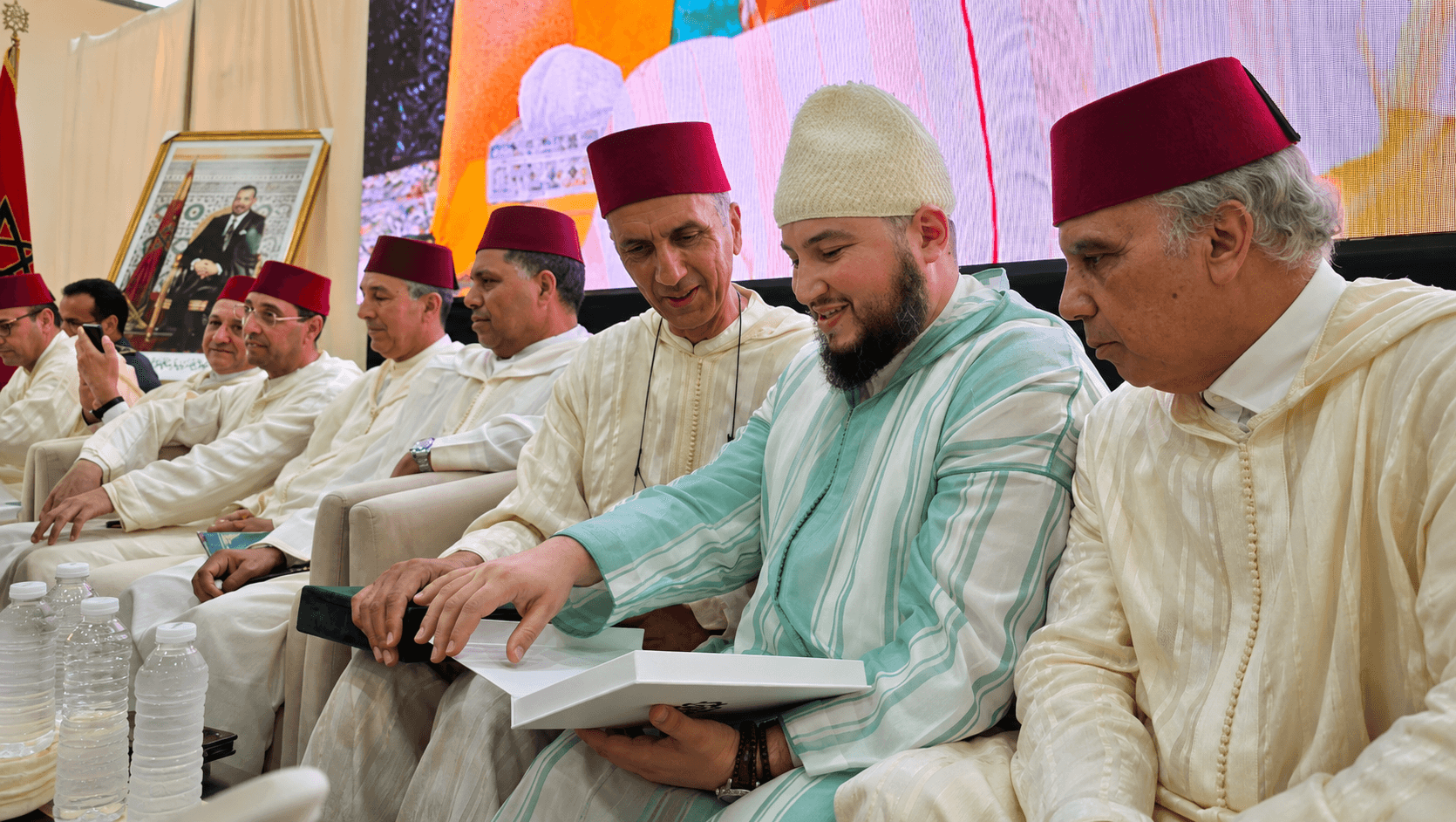 مداغ: شيخ الطريقة القادرية البودشيشية يتسلم هبة ملكية في ذكرى وفاة الحسن الثاني