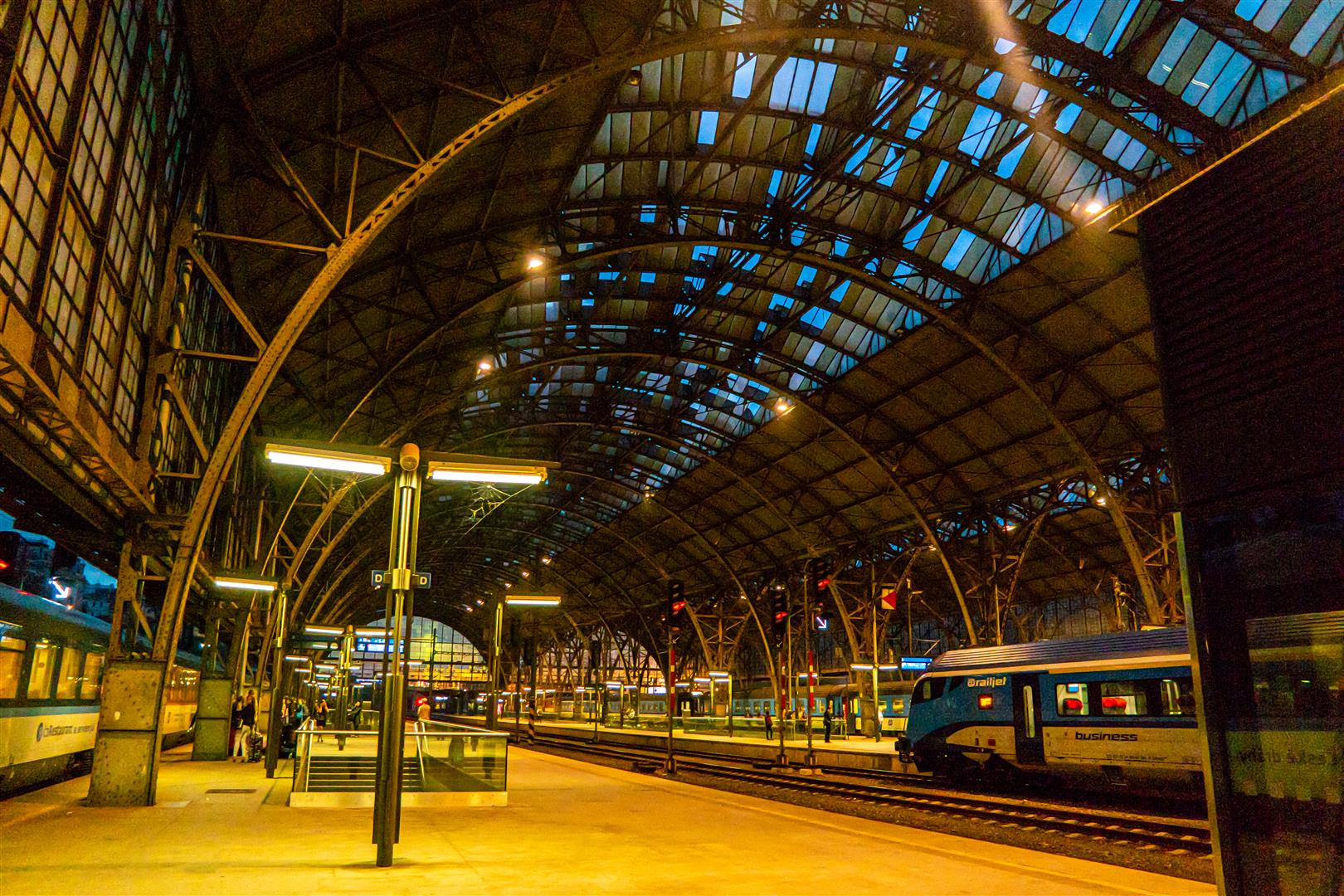 [照片之後029] 一張夜間車站的照片