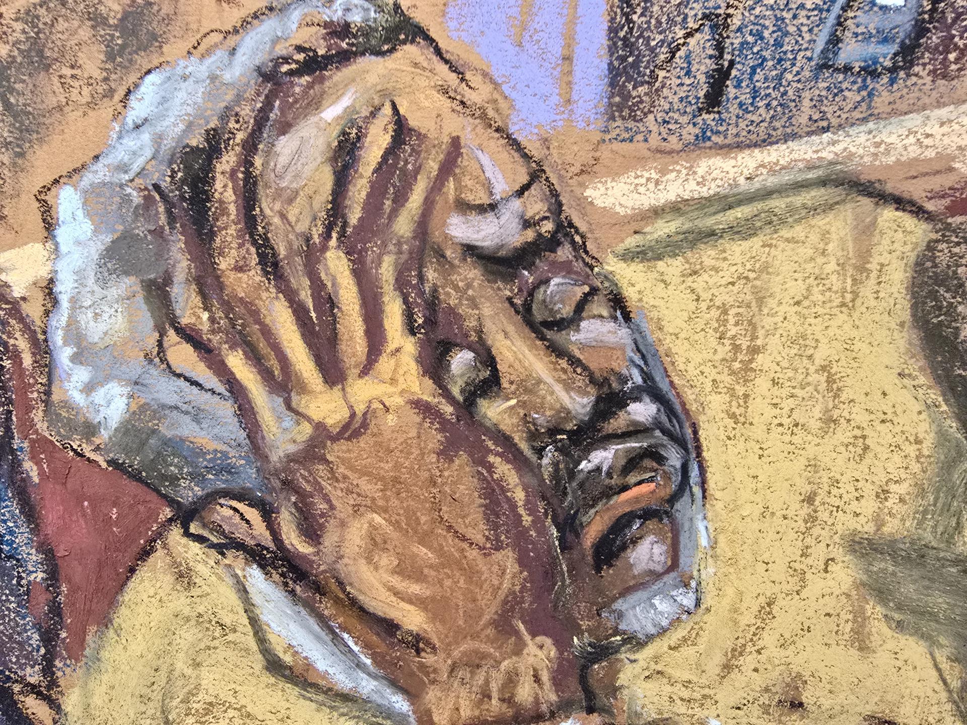 Fotografía de un dibujo realizado por la artista Jane Rosenberg donde aparece el rapero Sean Combs 'Diddy' emocionado mientras mira la reproducción de un vídeo de sus hijos bebés, durante el juicio realizado este viernes, en un tribunal de Nueva York (EE.UU.). EFE/Jane Rosenberg

