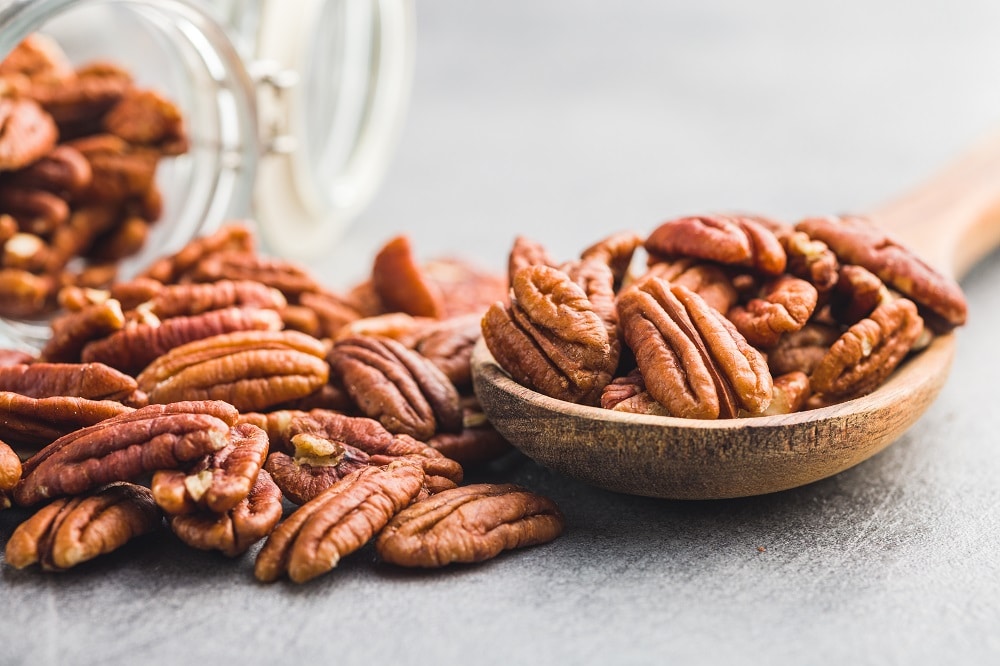 Eating pecans: a comprehensive guide to health benefits and risks