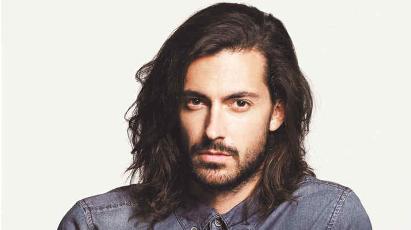 Dejarse el cabello largo conlleva su tiempo y puede llegar a convertirse en una gran . Los Mejores Cortes De Pelo Largo Para Hombre Con Cual Te Quedas Hombres Con Estilo