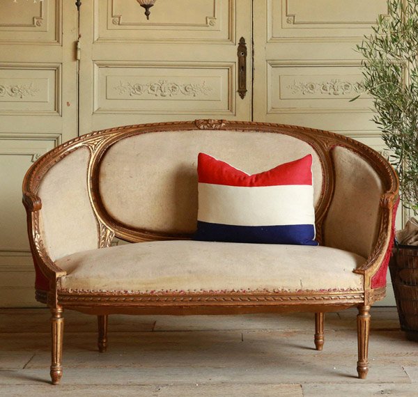 18 Pretty Vintage Sofa And Settee Designs Home Design Lover
