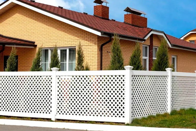 Vinyl privacy fence cost: 2022 price guide