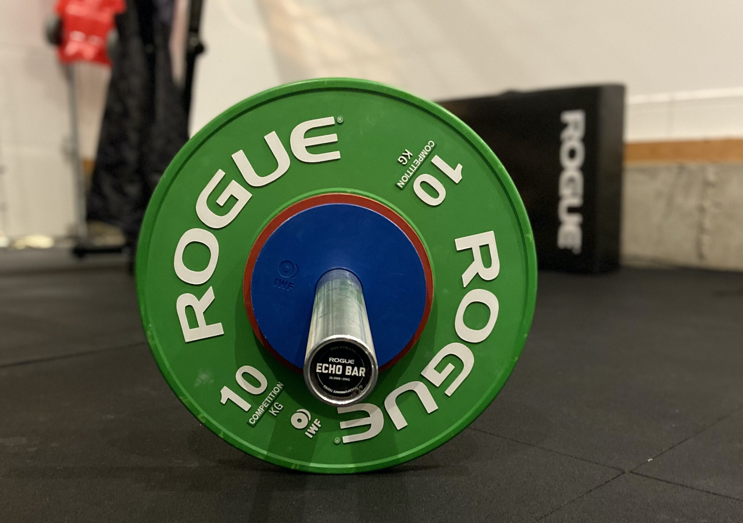 Standard vs. Olympic Barbells Differences Explained + Pros & Cons