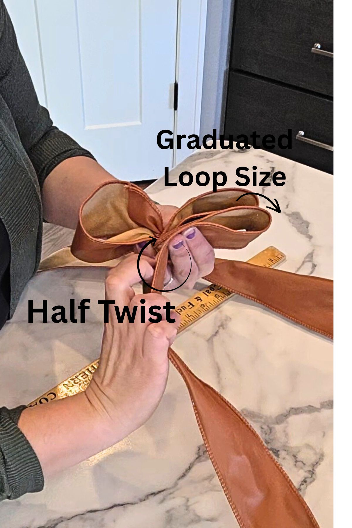 Infographic. Ribbon folded with one loop on the right side and left sides, a twist in the middle , and the beginning of graduated loops on the right. Right side of the ribbon facing out. Arrow indicating a half twist is to be performed.