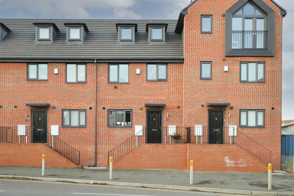 3 Double Bedroom, Semi-Detached – Haydn Road, Carrington. Nottingham