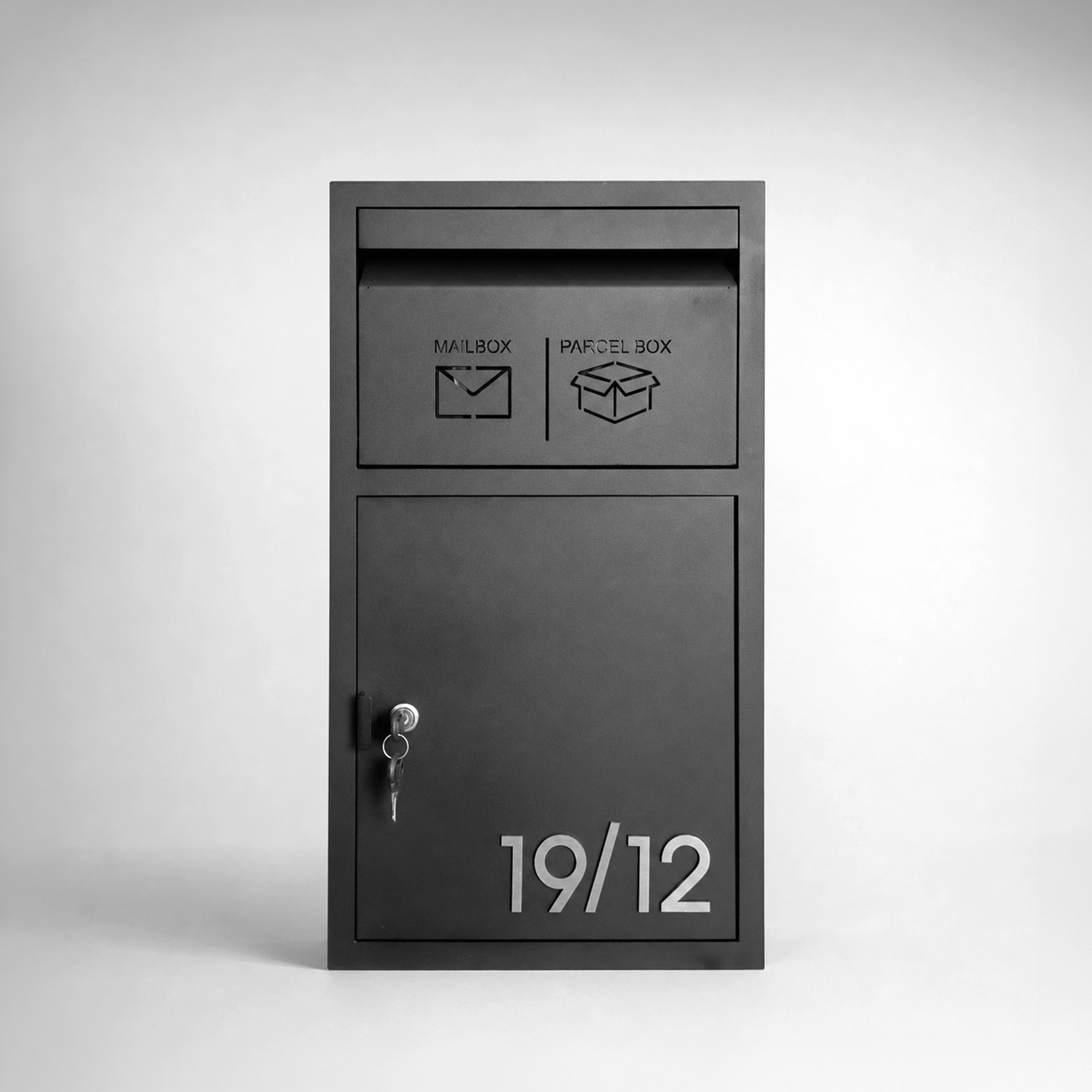 ตู้พัสดุเล็ก Drop Box Mini 8 Tall ดำเข้มทรงสูง MAILBOX+PARCEL BOX labels เลขบ้าน 19/12 — บ้านเลขที่ 7