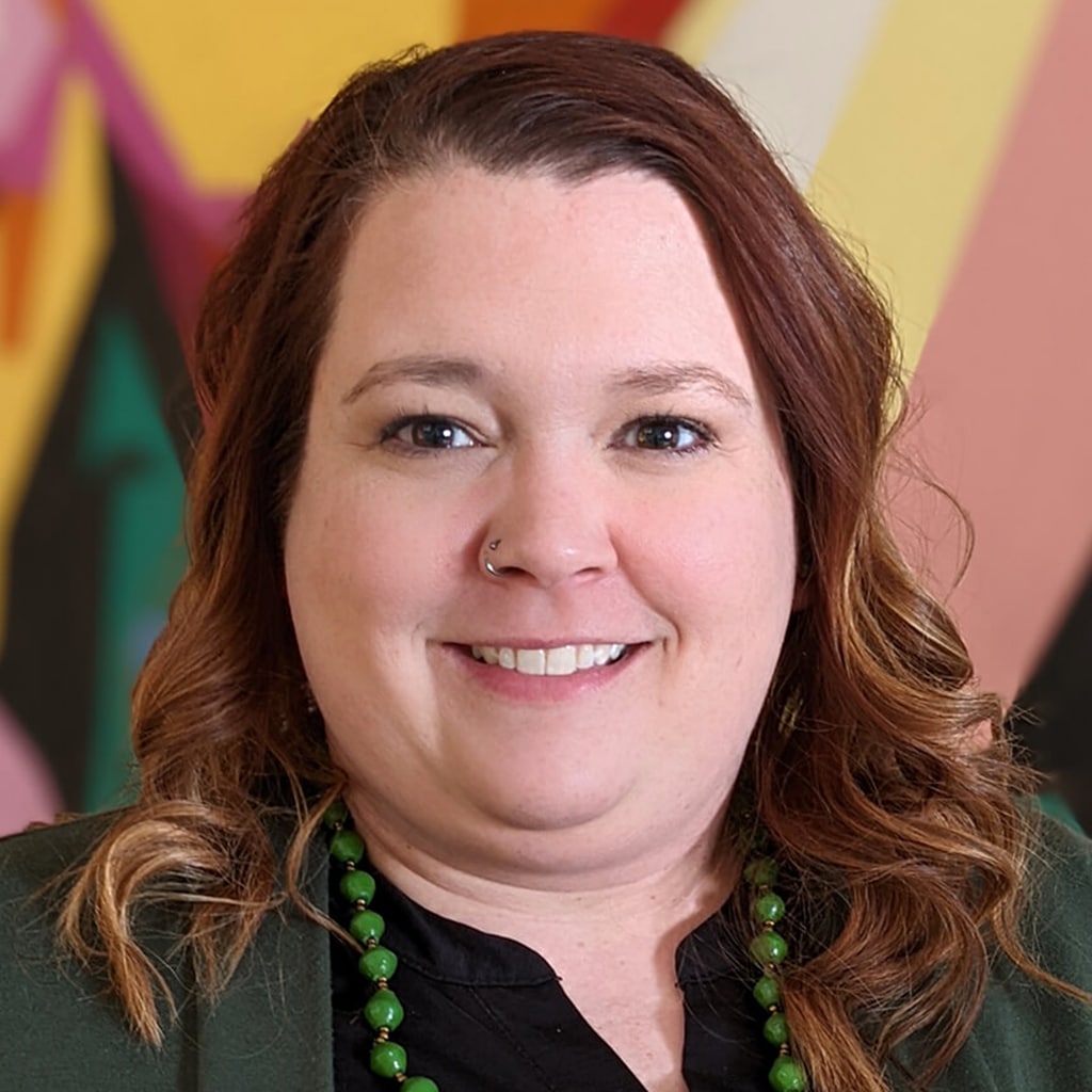 headshot photo of Jennifer Mullins