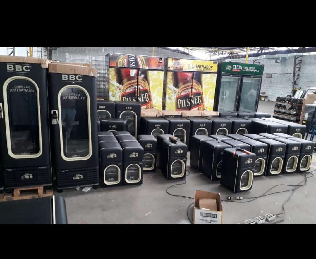 Refrigeradores con la marca comercial de la Bogotá Beer Company.