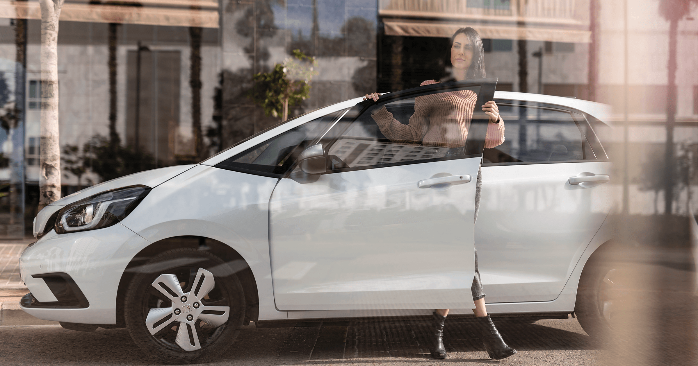 A person must show that she can handle a motor vehicle responsibly and with good control in order to pass a driving test. Cum SÄ Faci Un Test Drive Cu O MaÈinÄ NouÄ