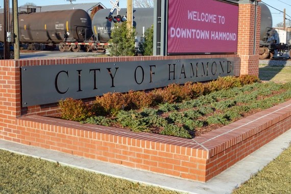 3 hammond welcome sign