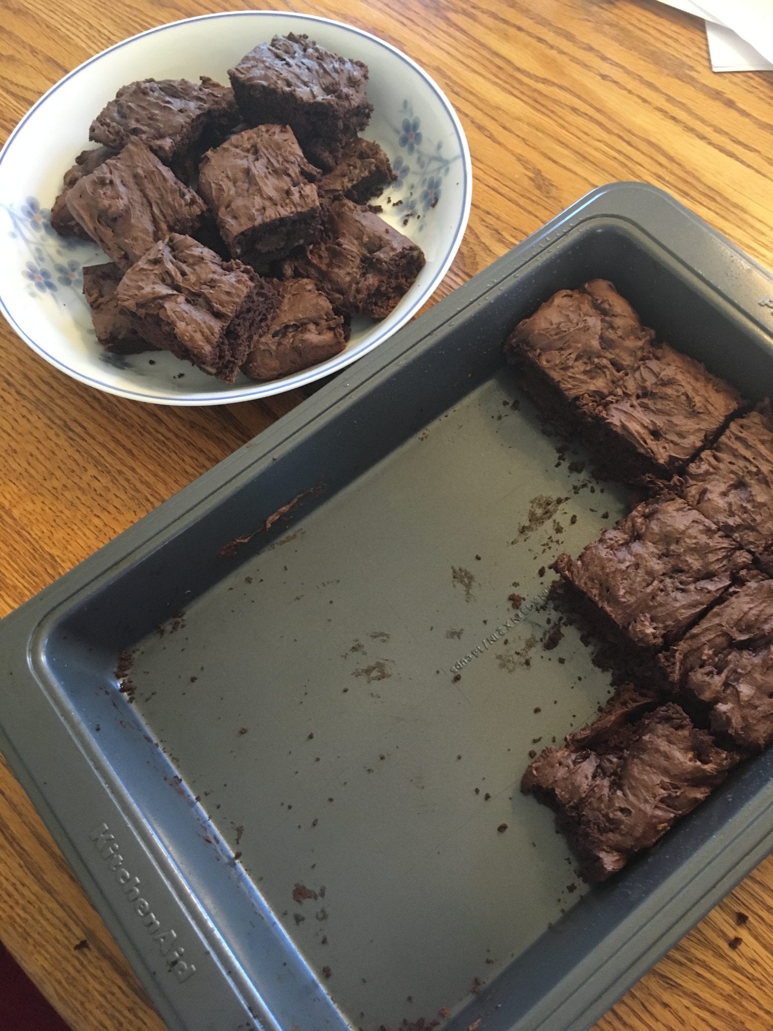brownies egg-less cut tray serve