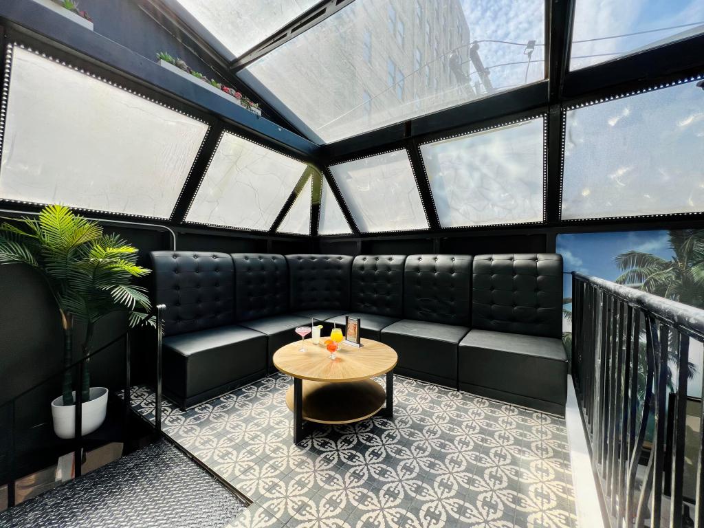 Private Parties with Hopsmith Chicago 41 Seating in the Skylight Lounge available for 8 with up to 14 guests comfortably