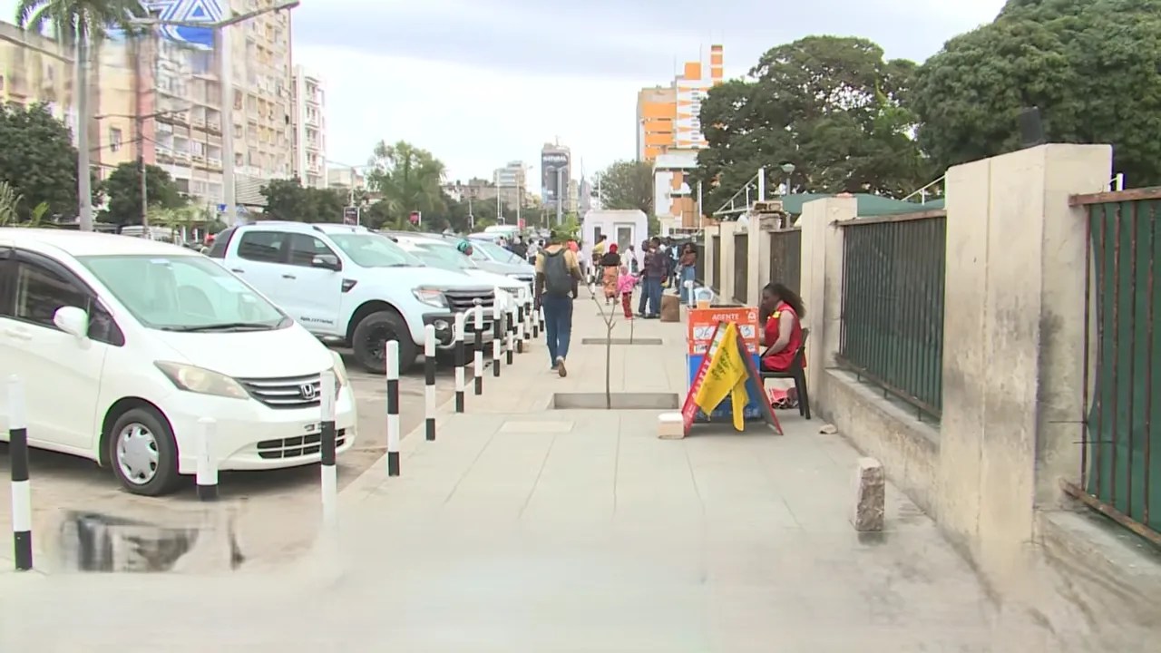 Maputo recupera espaços públicos e retira vendedores