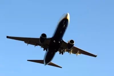 Veja mais sobre Sonhar com avião caindo: significado do sonho