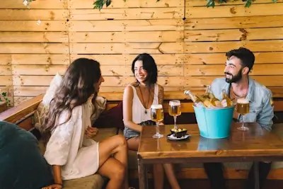 Confira O comportamento dos signos em um bar veja o estilo de cada um