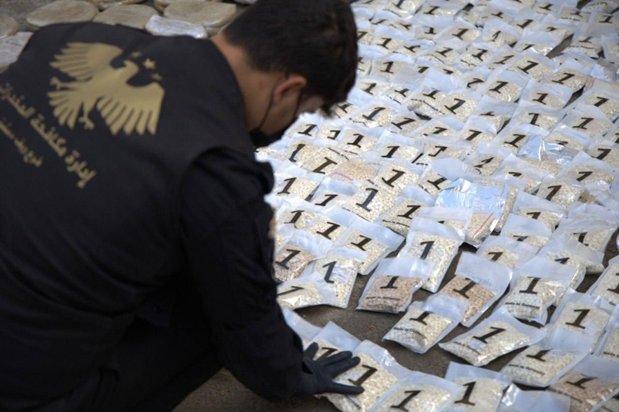 ضبط شحنة كبيرة من المواد المخدرة في مدينة يبرود بمحافظة ريف دمشق قادمة من الأراضي اللبنانية