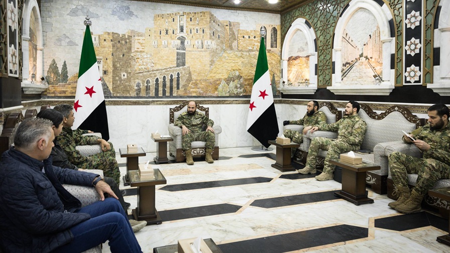 رئيس هيئة الأركان العامة اللواء علي النعسان يستقبل في دمشق، وفداً من مليشيا قسد