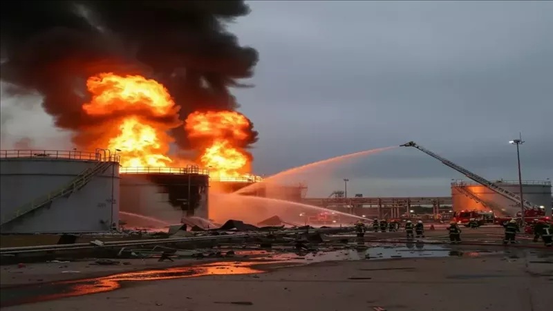  حريق في حقل الفجيرة النفطي بالإمارات نتيجة سقوط حطام صاروخ إيراني بعد اعتراضه من أنظمة الدفاع الجوي