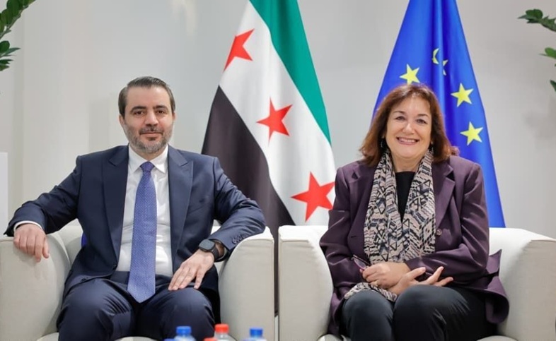 وزير الخارجية السوري أسعد الشيباني خلال لقاء مع المفوضة الأوروبية دوبرافكا شويسا على هامش أعمال الحوار السياسي رفيع المستوى بين الجمهورية العربية السورية والاتحاد الأوروبي في بروكسل