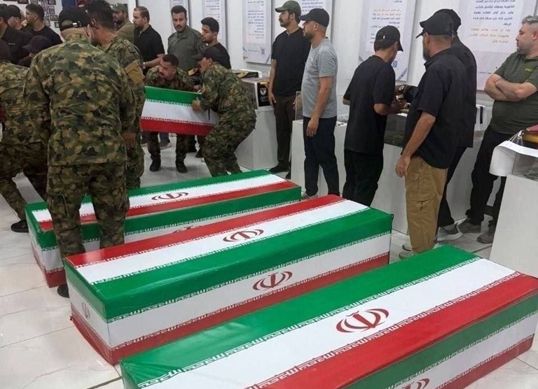 القنصلية الإيرانية في النجف تنشر عبر موقع إكس- صورة تظهر 5 نعوش على الأقل مغطاة بالعلم الإيراني