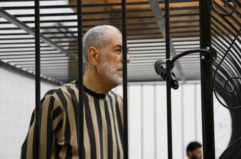 أحمد حسون داخل قفص محكمة الجنايات الرابعة بدمشق