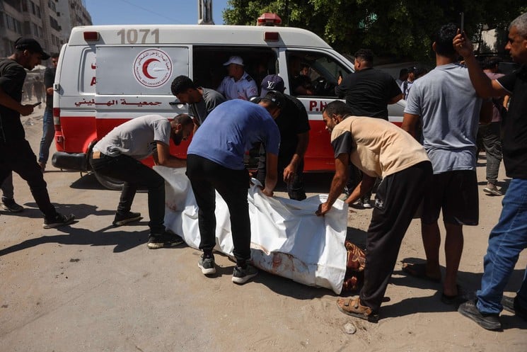عشرات الشهداء والجرحة جراء قصف إسرائيلي على مقر شرطة وسط مدينة غزة