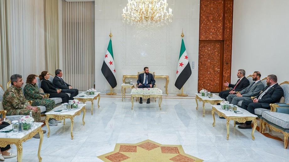 الرئيس الشرع يلتقي مظلوم عبدي في قصر الشعب بدمشق
