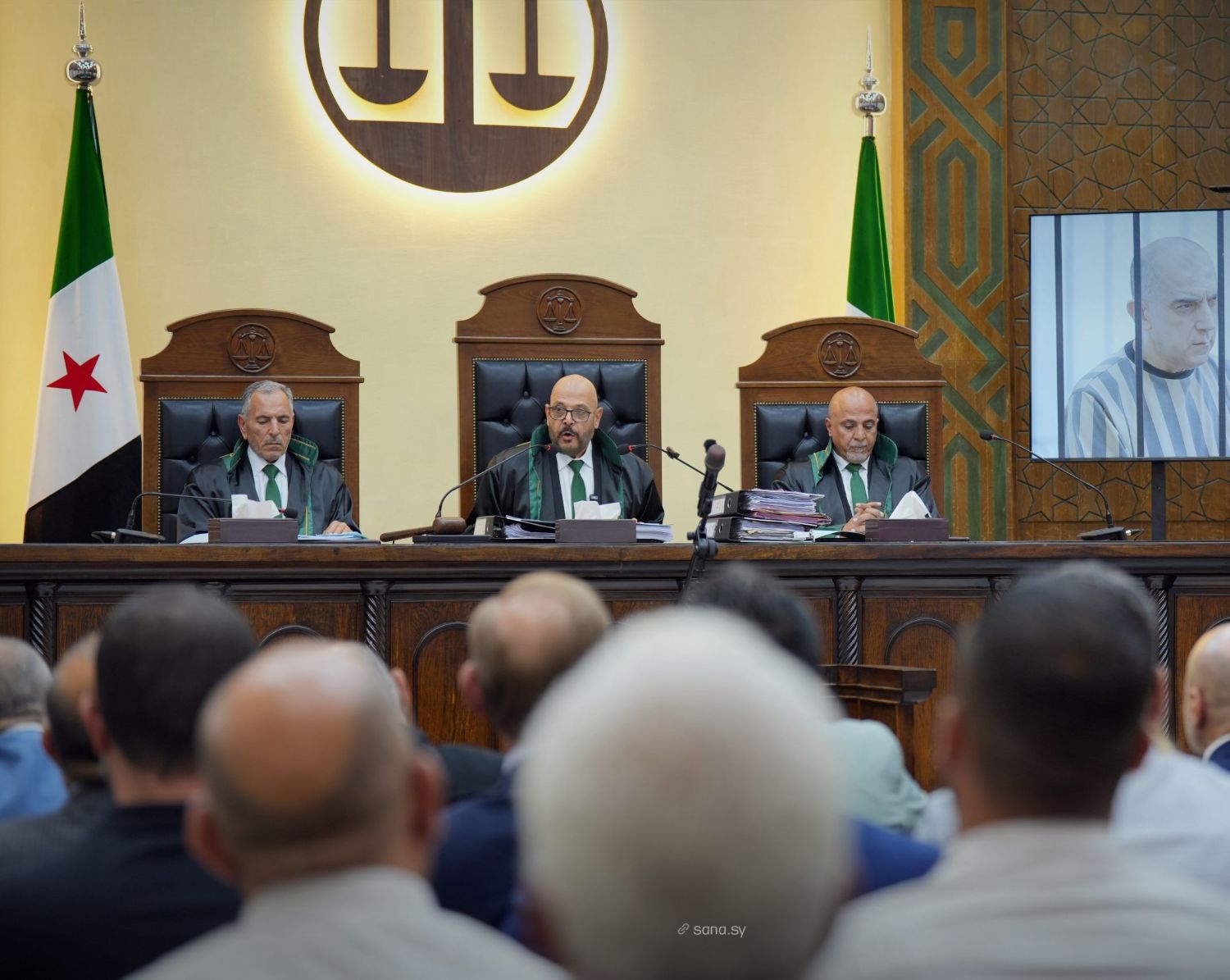 جلسة محكمة الجنايات الرابعة في القصر العدلي بدمشق، اليوم الثلاثاء 11 آب 2026، خلال النطق بالأحكام في قضية بشار وماهر الأسد وعاطف نجيب وعدد من مسؤولي النظام السابق – سانا
