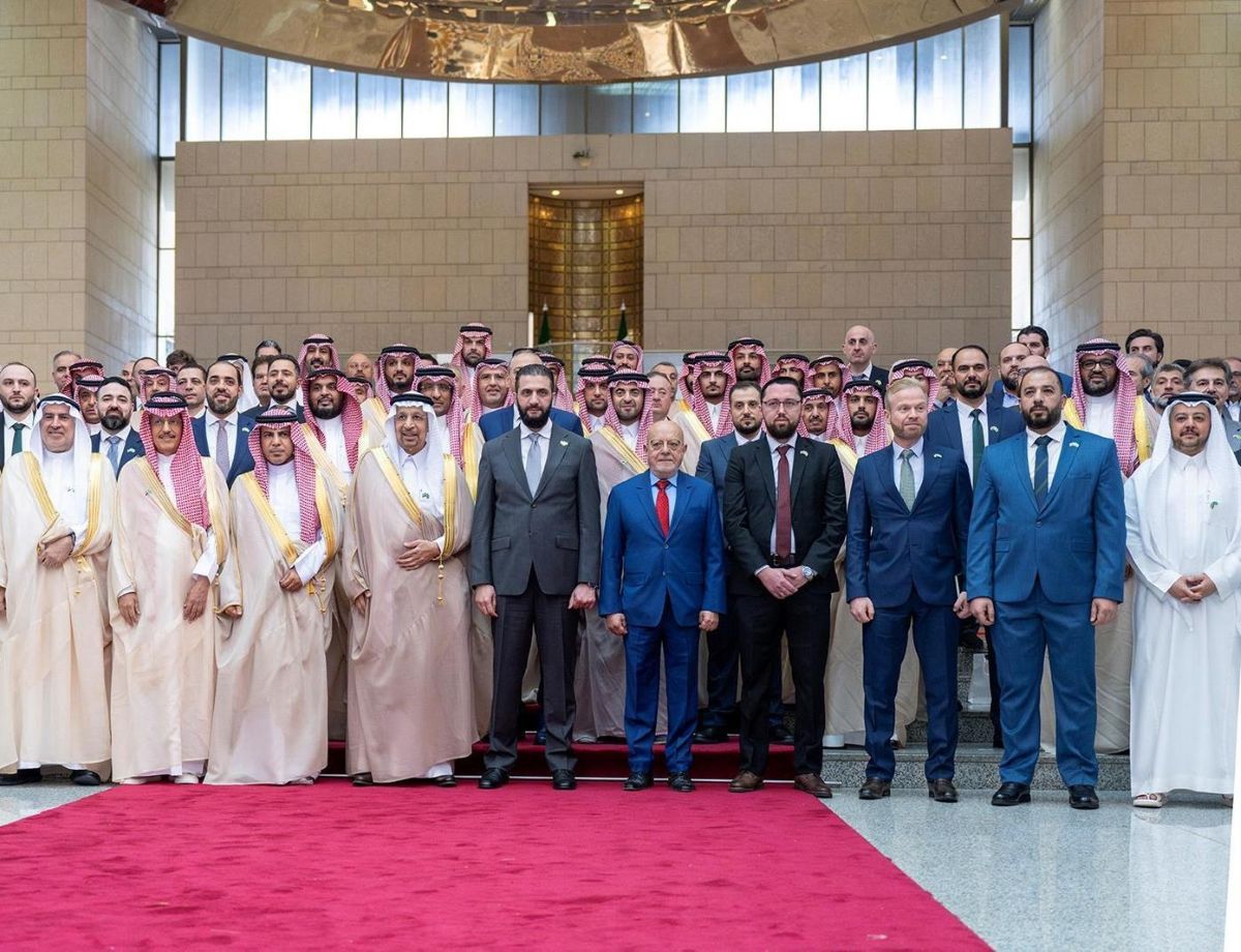 الرئيس السوري ووزير الاقتصاد إلى جانب عدد من رجال الأعمال السعوديين خلال لقاء اقتصادي في دمشق – أرشيف