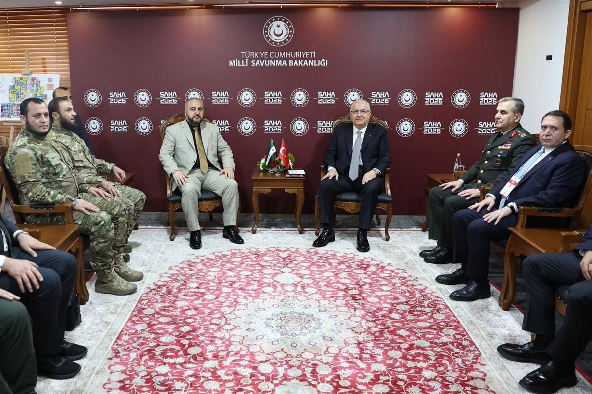 وزير الدفاع السوري مرهف أبو قصرة ونظيره التركي يشار غولر خلال لقاء سابق – أرشيف